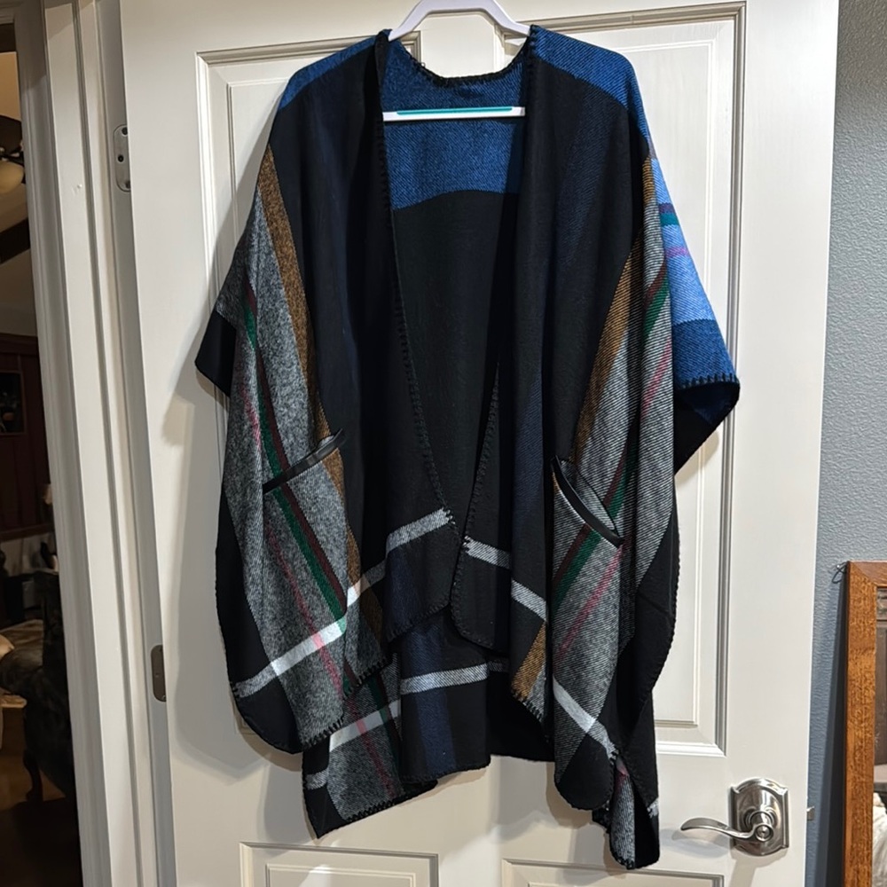 Chic Multicolor Cape with Pockets